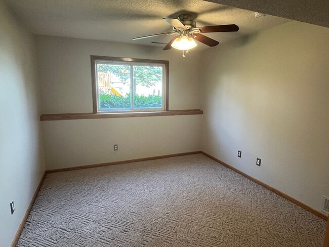Building Photo - Beautifully Updated 4-Bed Home in Prime NW Location!