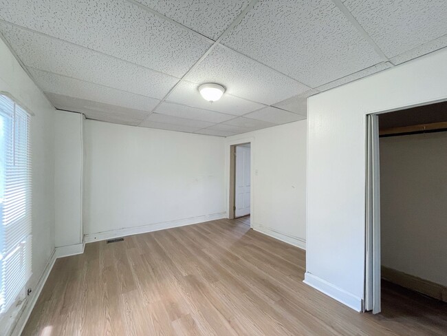 Building Photo - Spacious 3 bedroom home