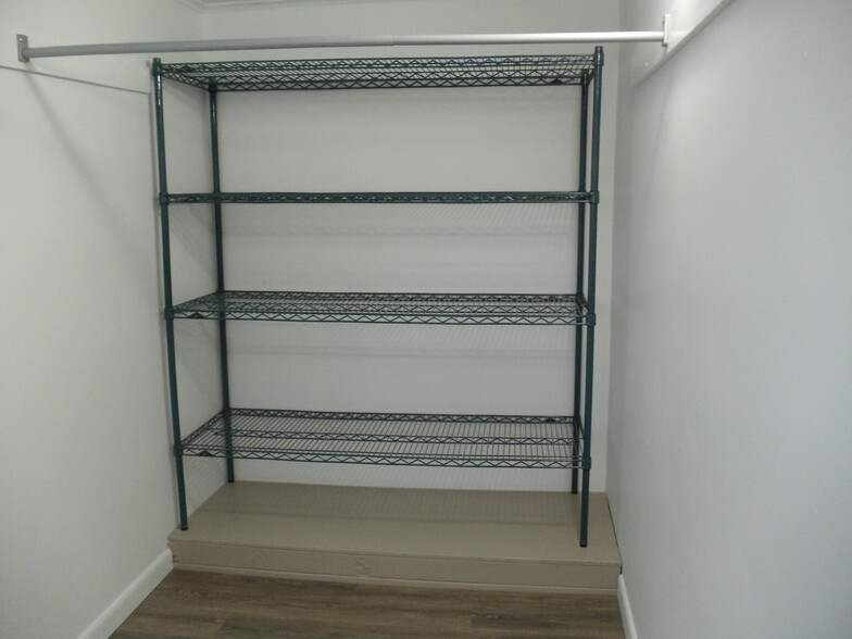 Building Photo - 376 Miller St