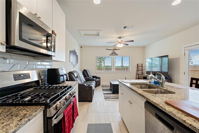 Building Photo - 603 White Steppe Way