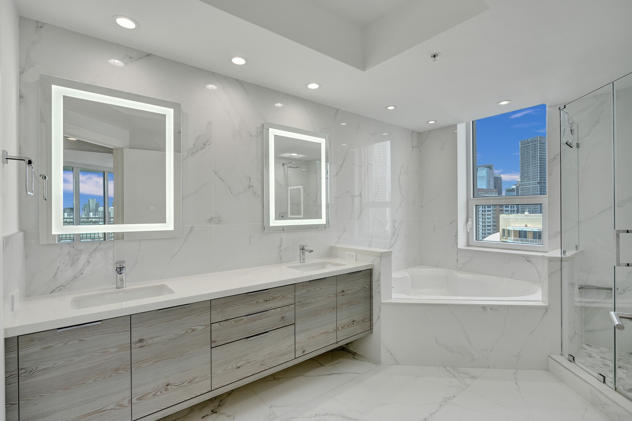 Building Photo - 848 Brickell Key Dr