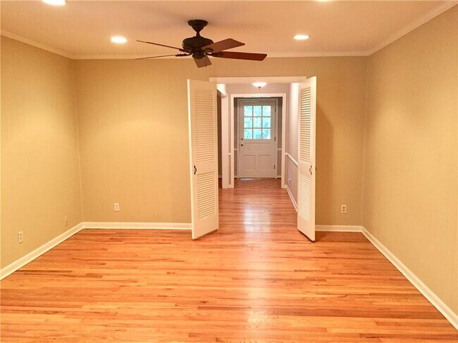 Building Photo - 4625 Kings Down Rd