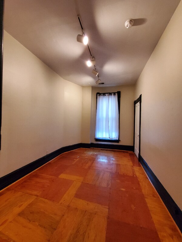 Building Photo - 65 Smith Pl