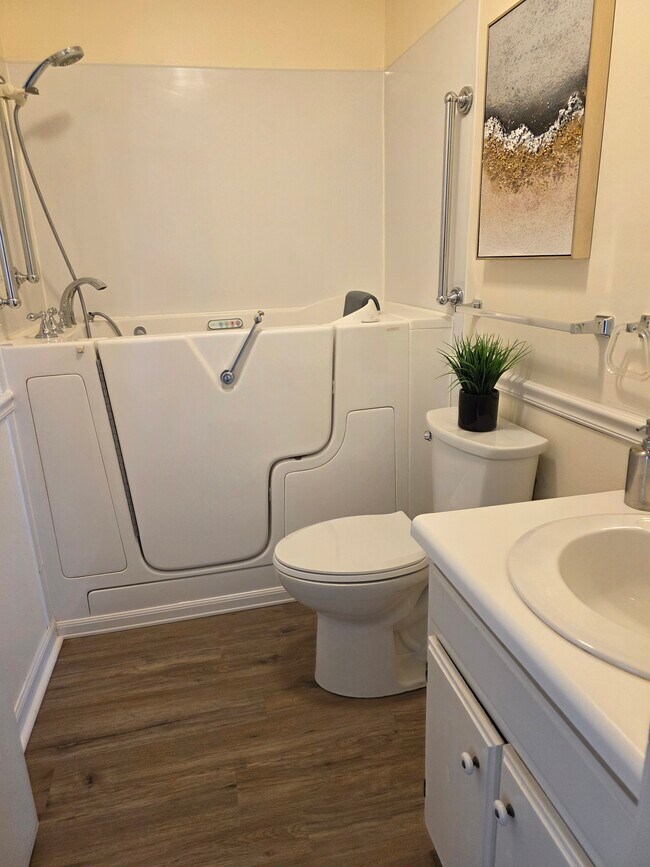 Building Photo - 217 S Hancock St