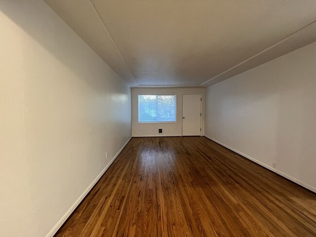 Building Photo - Cozy 1-Bedroom Apartment with Natural Light & Outdoor Living-Single level, feels more like a home...