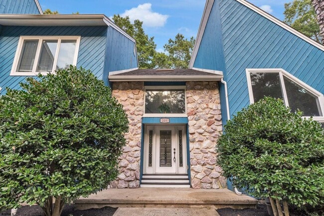 Building Photo - 209 Shady Knoll Ln