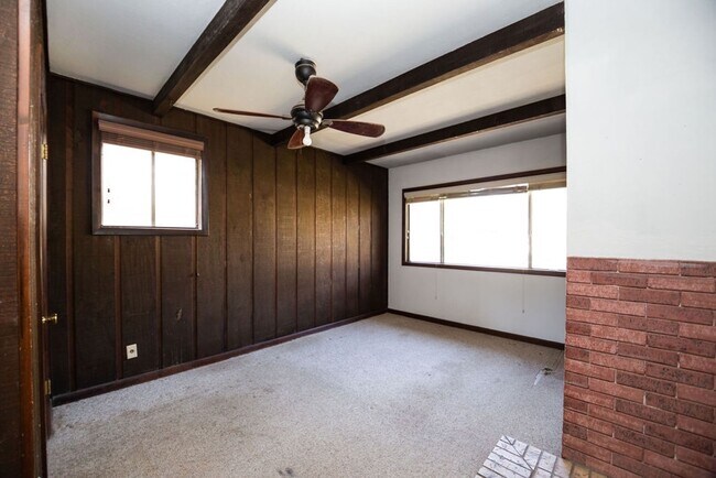 Building Photo - Charming 4 Bedroom, 1.75 Bath Brick Ranch Near Old Town!