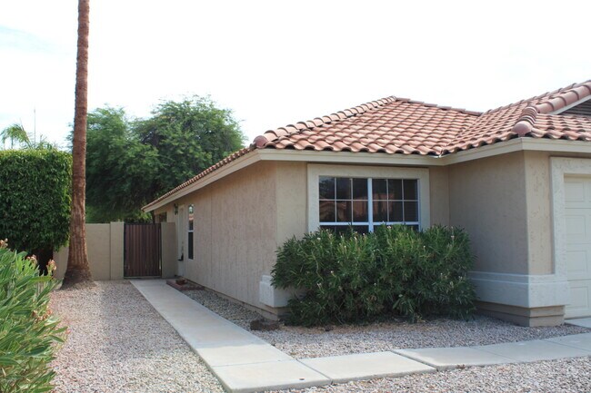 Building Photo - 1017 W Redondo Dr