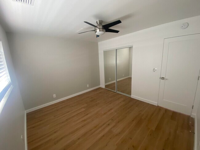 Building Photo - 1100 S Lake Dr