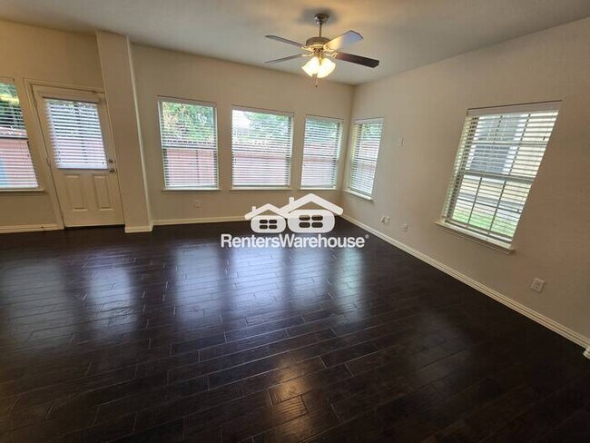 Building Photo - MOVE IN READY - Spacious 2-story townhouse...