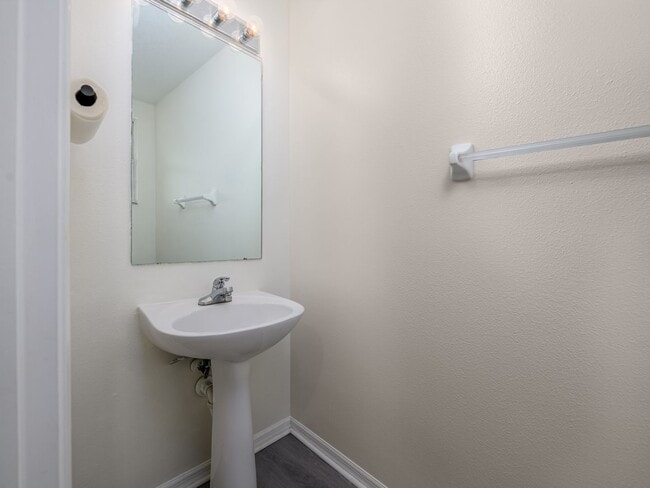 Building Photo - Riverview Townhome