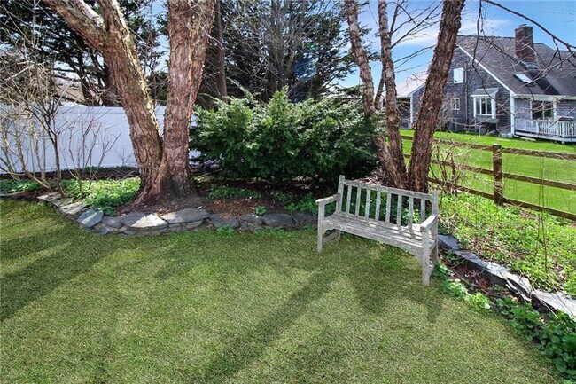 Building Photo - 641 Middle Rd