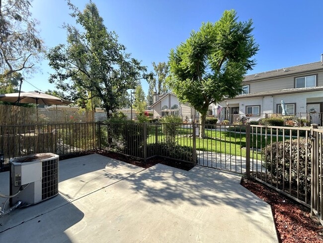 Building Photo - Two-Story 3-Bedroom Condo in Orange Gardens HOA!