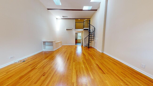 Building Photo - 382 Burns St