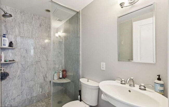 Building Photo - 1701 Locust St