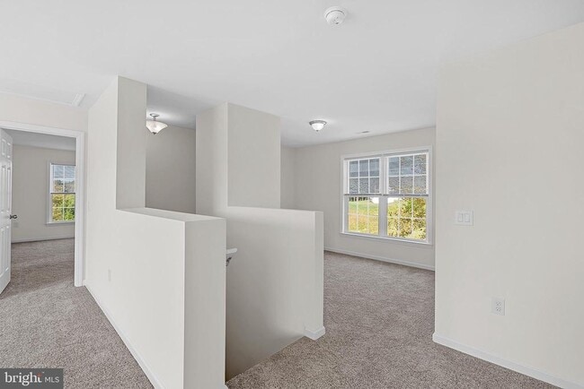 Building Photo - 100 Holiday Ct