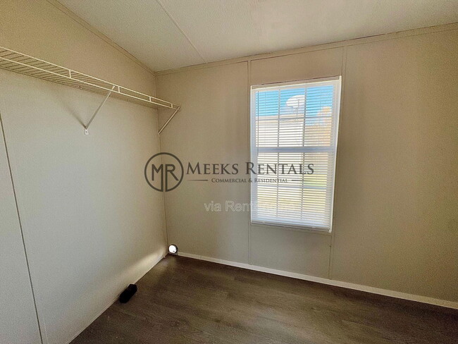 Building Photo - 106 Robby St