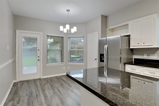 Building Photo - 719 Fernglade Dr