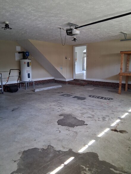 Building Photo - 306 United Rd
