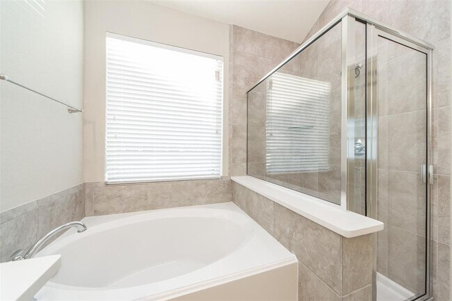 Building Photo - 5550 Sallow Bay Ln