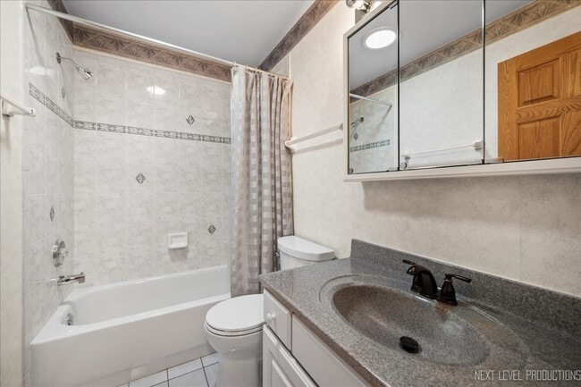 Building Photo - 805 Thornwood Dr