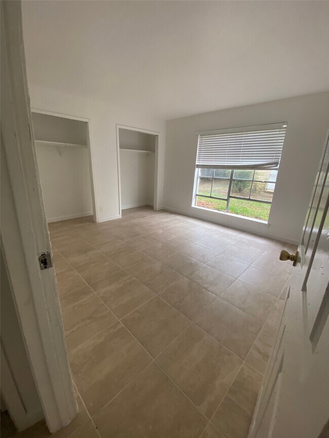 Building Photo - 6200 W Tidwell Rd