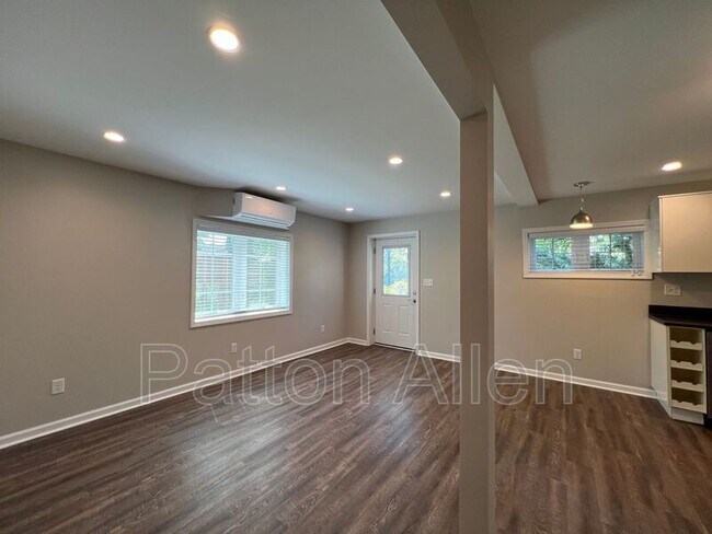 Building Photo - 109 Barnard Ave