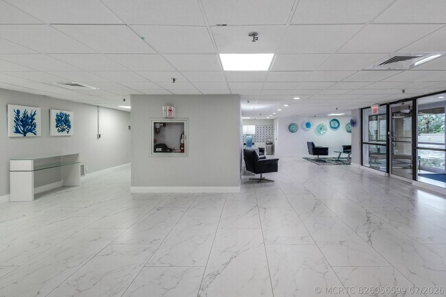 Building Photo - 3221 S Ocean Blvd