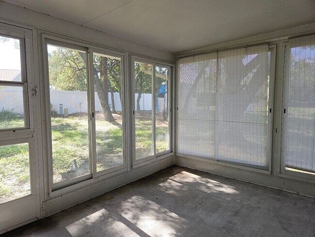 Building Photo - Charming 2 Bed, 2 Bath Home for Rent in Spring Hill (34609) – Spacious, Bright, and Perfectly Loc...