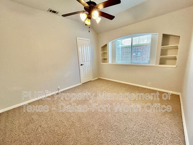 Building Photo - 511 Carnation Ln