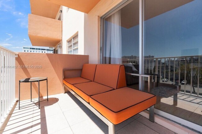 Building Photo - 2200 E Hallandale Beach Blvd