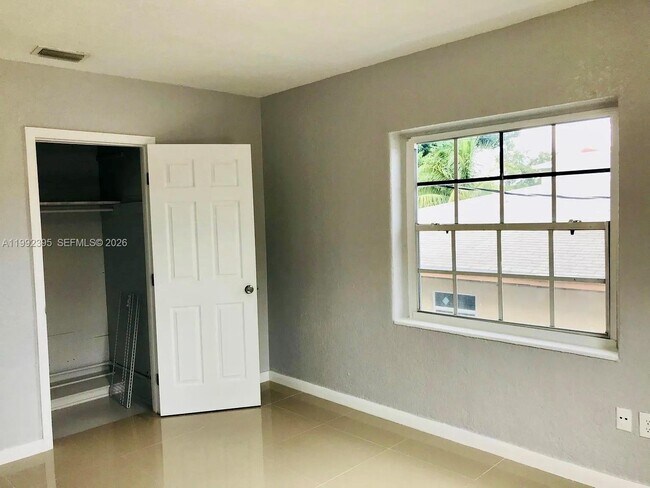 Building Photo - 535 NE 68th St