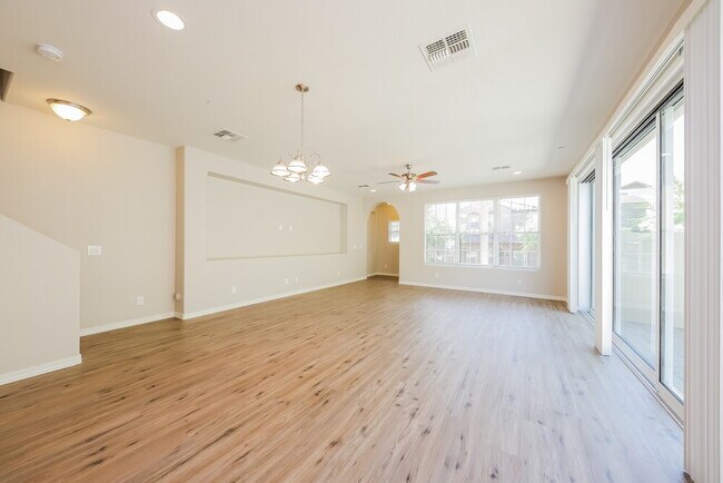 Building Photo - 12537 W Via Dona Rd