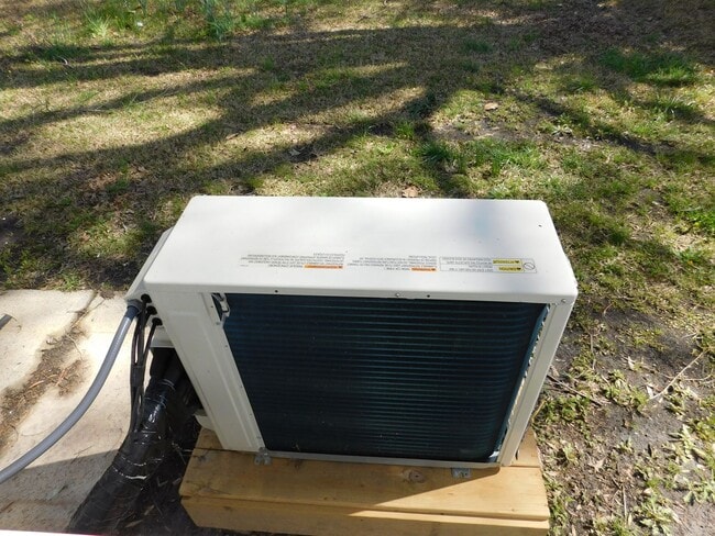 Building Photo - 421 Church Rd