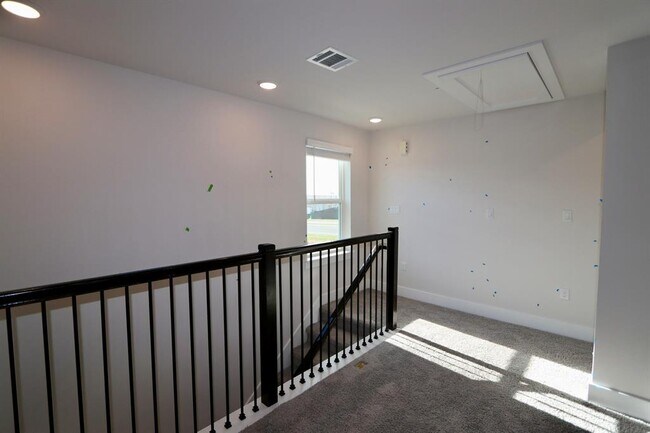 Building Photo - 3001 Mary Elizabeth Dr