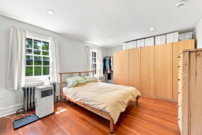 Building Photo - Beautiful 3B/2B Twin with Off-Street Parking in West Chester Borough
