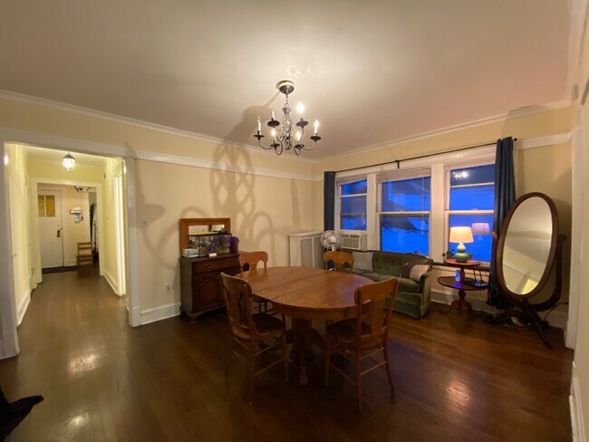 Building Photo - 6356 N Paulina St