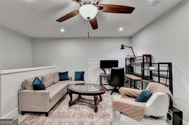 Building Photo - 811 Pineberry Ct