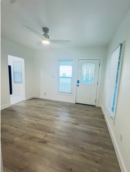 Building Photo - 3048 Guirado St