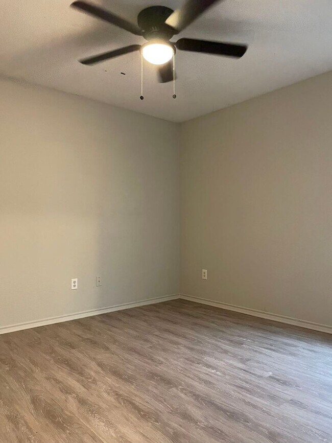 Building Photo - 3613 Dove Ln