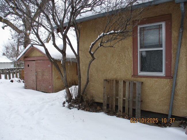Building Photo - 2 bedroom House