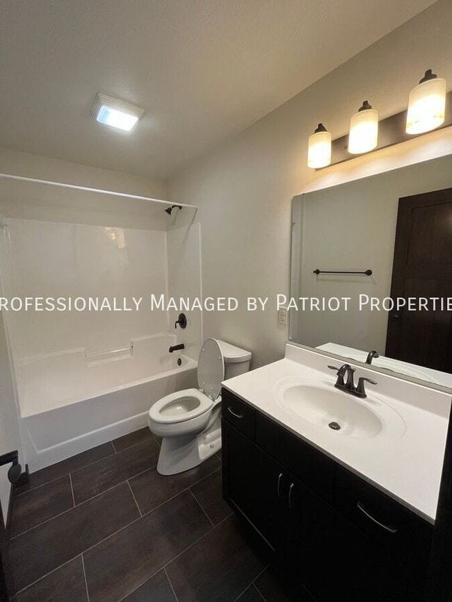 Building Photo - 245 Alyssa St