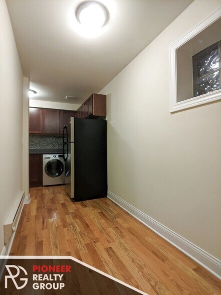 Building Photo - 557 W Arlington Pl