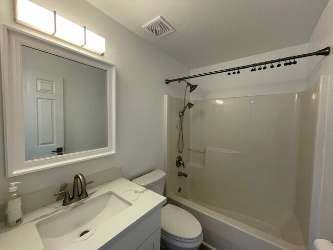 Building Photo - 38019 24th Ct S