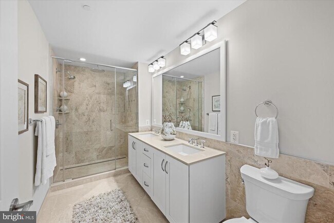 Building Photo - 4915 Hampden Ln