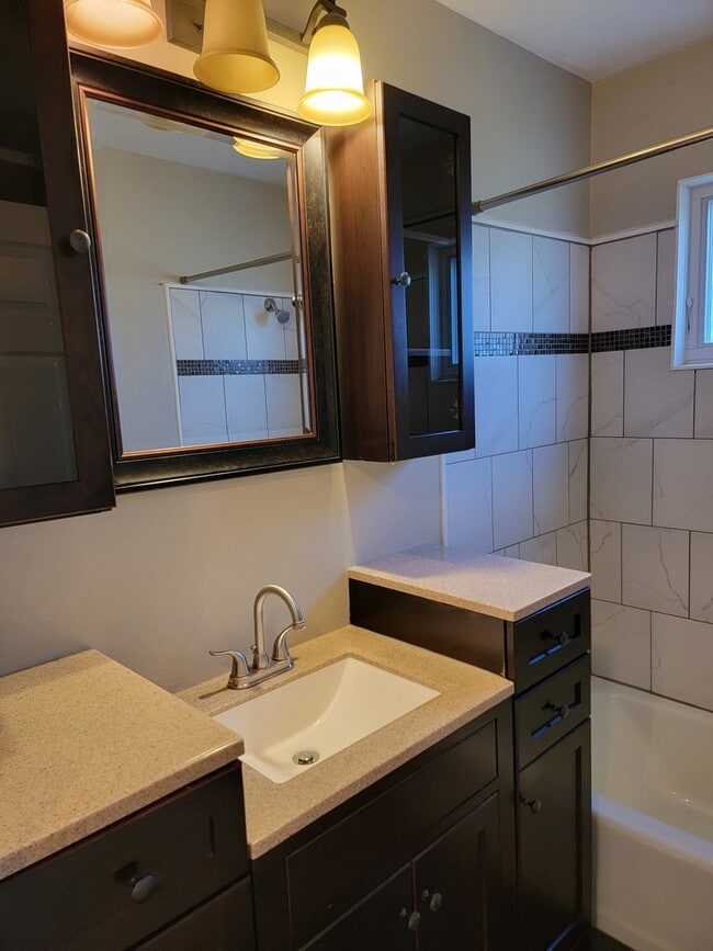 Building Photo - 508 Skyline Dr