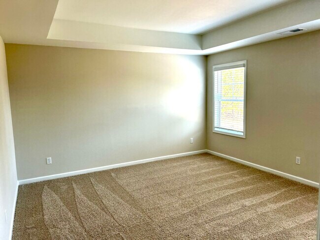 Building Photo - 704 Rill Dr