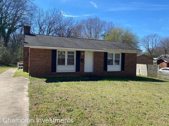 Building Photo - 2 br, 1 bath House - 207 W. Shannonhouse St