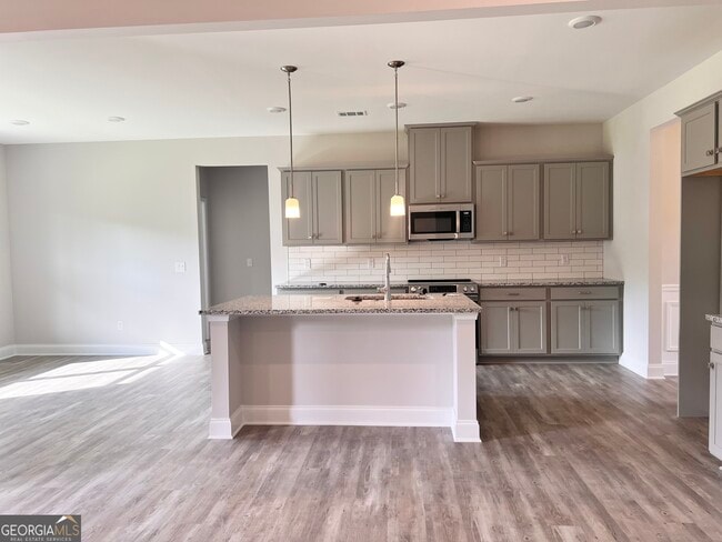 Building Photo - 8024 English Ivy Ct