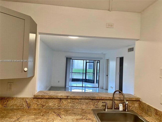 Building Photo - 3199 Foxcroft Rd